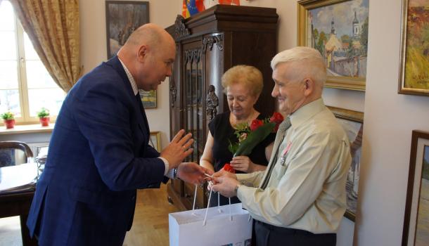 Sławomir Kowalewski oraz Barbara i Stanisław Węgierscy