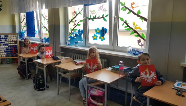 Pierwszoklasiści z SP nr 2 wykonali godło Polski
