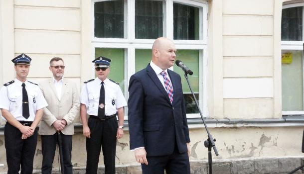 Odsłonięcie pamiątkowej tablicy i stylizowanego hydrantu