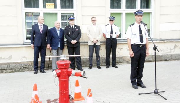 Odsłonięcie pamiątkowej tablicy i stylizowanego hydrantu