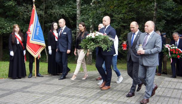 Uroczystość w Uniszkach Zawadzkich - 10.JPG 2