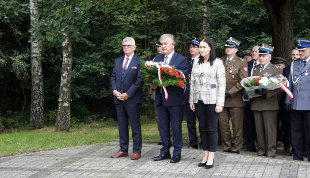 Uroczystość w Uniszkach Zawadzkich - 11.JPG 1
