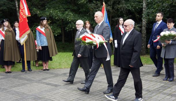 Uroczystość w Uniszkach Zawadzkich - 18.JPG 1