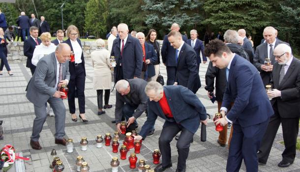 Uroczystość w Uniszkach Zawadzkich - 33.JPG 2