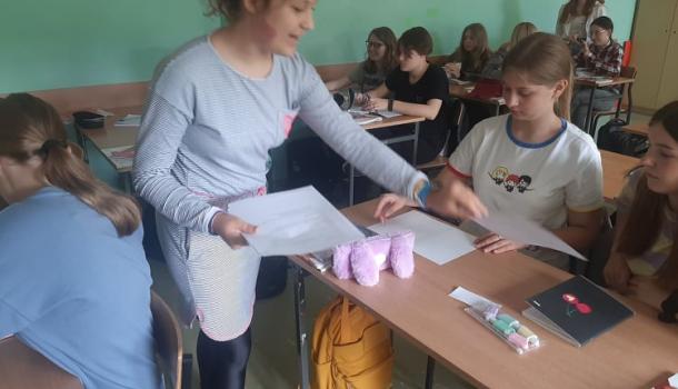 Dzień Kropki na lekcjach języka angielskiego w SP nr 7 w Mławie