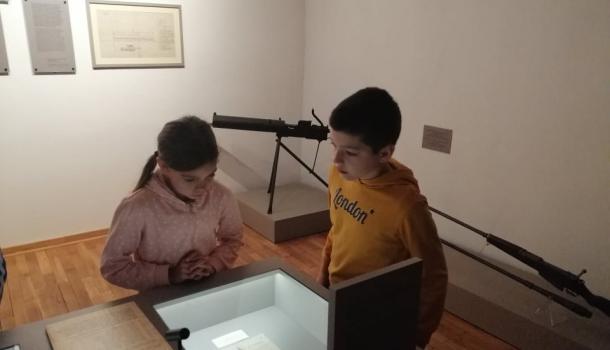Uczniowie klas IVa i IVb  SP 3 z wizytą  w Muzeum Ziemi Zawkrzeńskiej