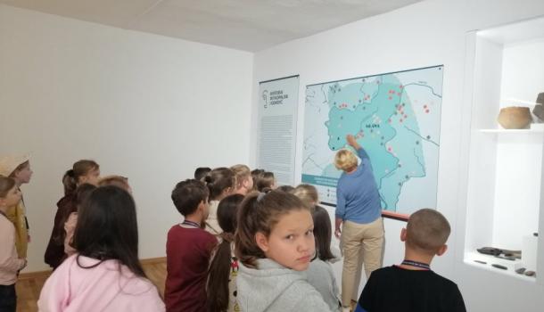 Uczniowie klas IVa i IVb  SP 3 z wizytą  w Muzeum Ziemi Zawkrzeńskiej