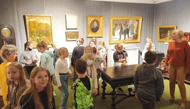Uczniowie klas IVa i IVb  SP 3 z wizytą  w Muzeum Ziemi Zawkrzeńskiej