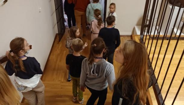 Uczniowie klas IVa i IVb  SP 3 z wizytą  w Muzeum Ziemi Zawkrzeńskiej
