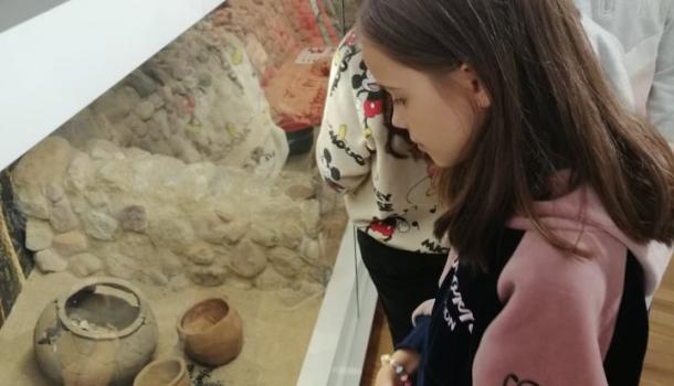 Uczniowie klas IVa i IVb  SP 3 z wizytą  w Muzeum Ziemi Zawkrzeńskiej
