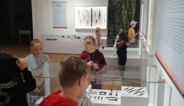 Uczniowie klas IVa i IVb  SP 3 z wizytą  w Muzeum Ziemi Zawkrzeńskiej