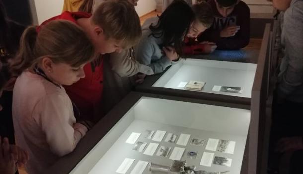 Uczniowie klas IVa i IVb  SP 3 z wizytą  w Muzeum Ziemi Zawkrzeńskiej