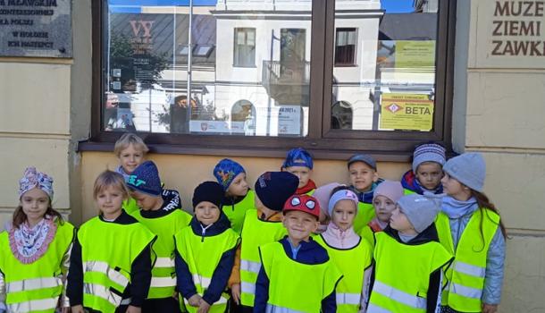 Spacerkiem po Mławie - grupa Niezapominajki z MPS nr 4 w Mławie