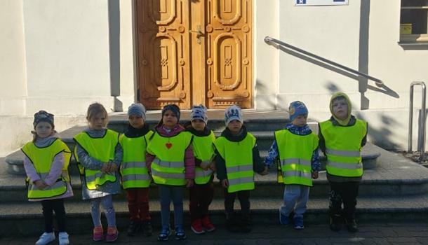 Spacerkiem po Mławie - grupa Niezapominajki z MPS nr 4 w Mławie