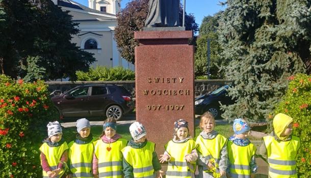 Spacerkiem po Mławie - grupa Niezapominajki z MPS nr 4 w Mławie