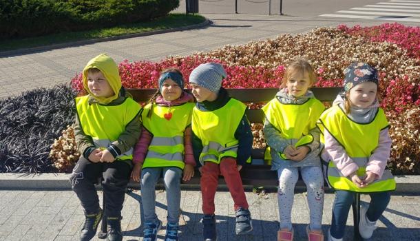 Spacerkiem po Mławie - grupa Niezapominajki z MPS nr 4 w Mławie