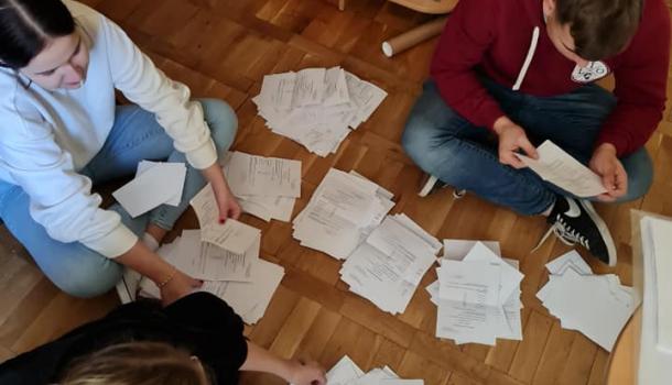 Komisja Wyborcza liczy głosy 