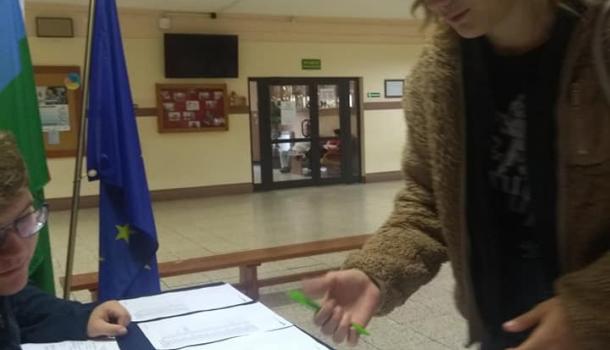 Stół Okregowej Komisji Wyborczej 