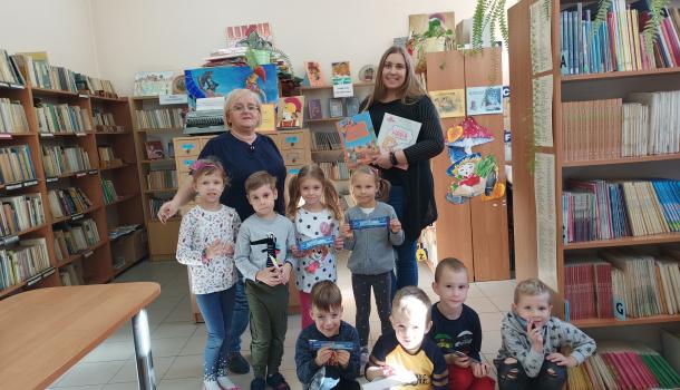 Przedszkolaki z grupy VI MPS nr 2 z wizytą w bibliotece szkolnej