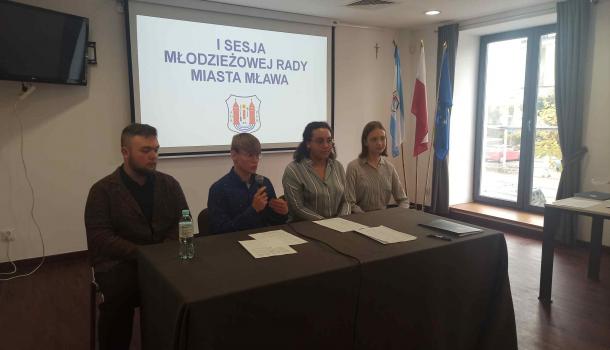 Prezydium nowo wybranej Młodzieżowej Rady Miasta Mława