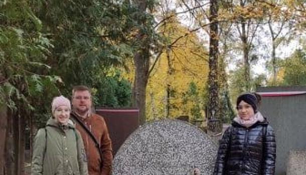 Wizyta uczniów SP 3 na Cmentarzu Wojskowym w Warszawie
