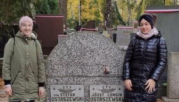 Wizyta uczniów SP 3 na Cmentarzu Wojskowym w Warszawie