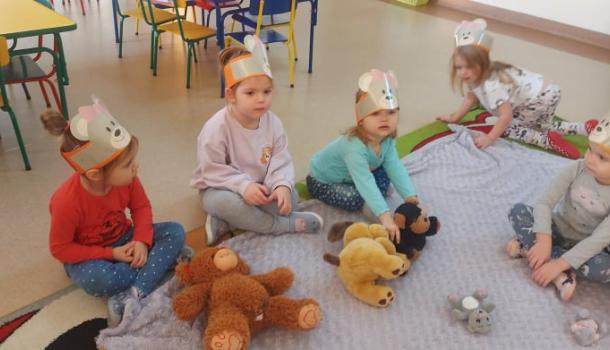 Dzień pluszowego misia w biedronkach w MPS nr 3 w Mławie