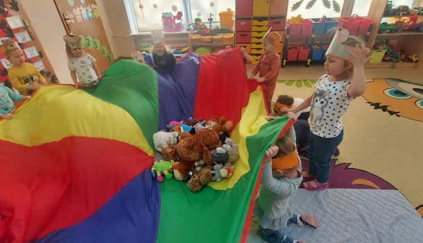 Dzień pluszowego misia w biedronkach w MPS nr 3 w Mławie