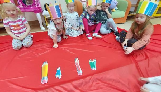 Dzień kredki w Biedronkach w MPS nr 3 w Mławie