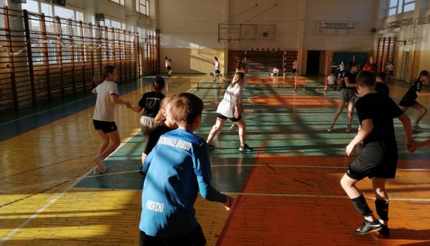 Dzień Tańca na lekcjach wychowania fizycznego w SP nr 7 w Mławie