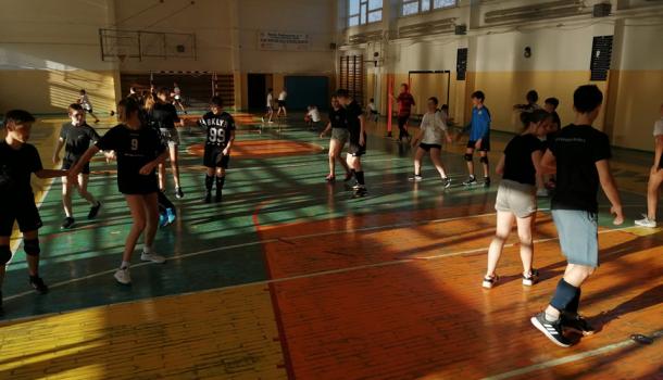 Dzień Tańca na lekcjach wychowania fizycznego w SP nr 7 w Mławie