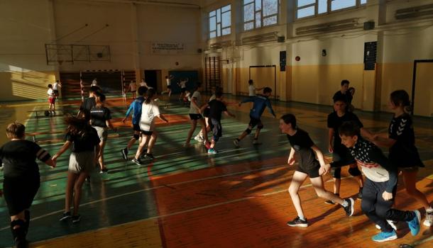 Dzień Tańca na lekcjach wychowania fizycznego w SP nr 7 w Mławie