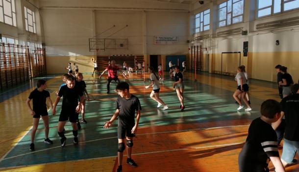 Dzień Tańca na lekcjach wychowania fizycznego w SP nr 7 w Mławie