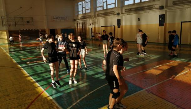 Dzień Tańca na lekcjach wychowania fizycznego w SP nr 7 w Mławie