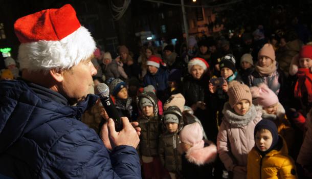 Burmistrz Sławomir Kowalewski składa życzenia uczestnikom Miejskich Mikołajek