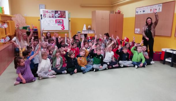Przedszkole Nr 2, kto z dzieci był grzeczny? wszystkie ręce w górze