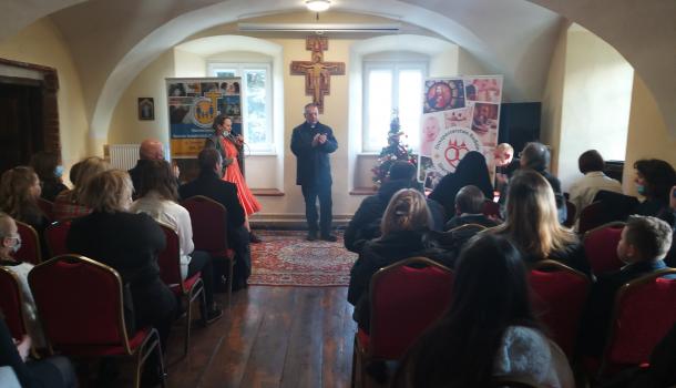 Wróciły z tarczą z I Diecezjalnego Konkursu Recytatorskiego