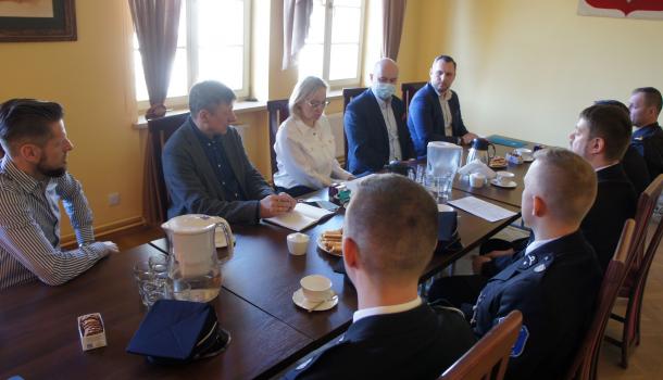 Uczestnicy spotkania w sali konferencyjnej