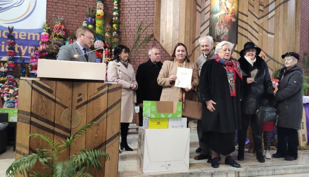 Wręczanie nagród w kościele pw. Ducha Świętego w Mławie