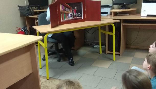 Pasowanie na czytelnika w bibliotece Szkoły Podstawowej nr 3 im. dra J. Ostaszewskiego w Mławie