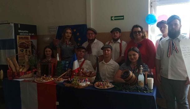 Stoisko prezentujące struktury samorządu w wybranych krajach UE