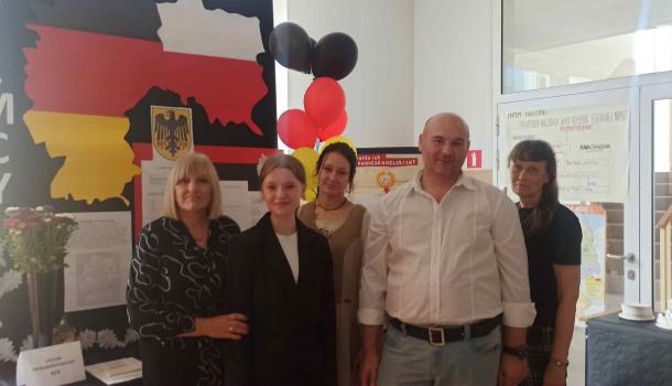 Stoisko prezentujące struktury samorządu w wybranych krajach UE