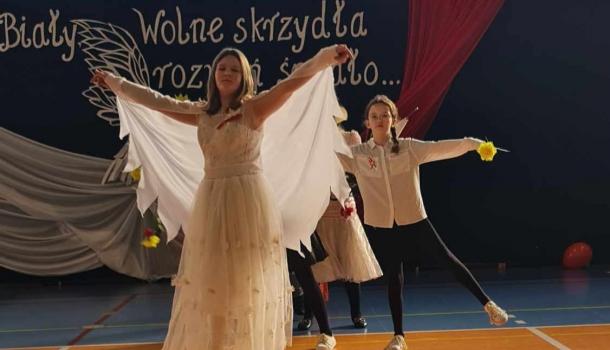 Uczniowie Szkoły Podstawowej nr 2 w Mławie uczcili Święto Odzyskania Niepodległości