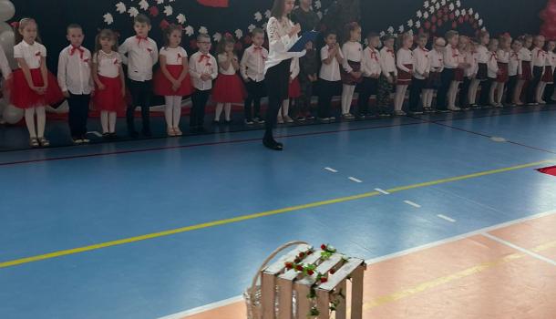 Uczniowie Szkoły Podstawowej nr 2 w Mławie uczcili Święto Odzyskania Niepodległości