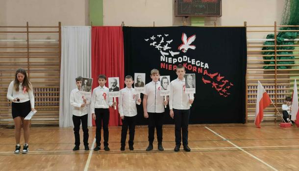 Uroczysty apel w Zespole Placówek Oświatowych nr 1 
