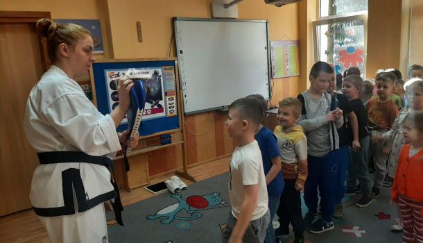 "Księżyce" i ,,Motylki" z MPS 4 trenowały Taekwondo