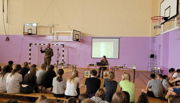 Spotkanie z żołnierzami z okazji Dnia Weterana w SP nr 1