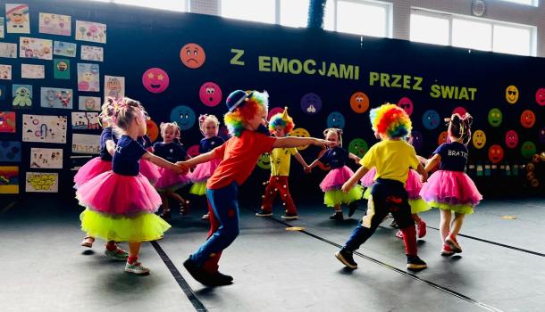Z "Emocjami przez świat” w SP nr 2
