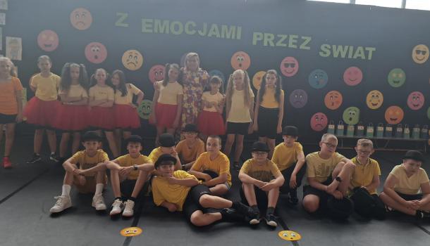 Z "Emocjami przez świat” w SP nr 2
