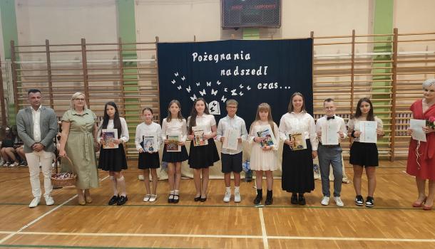 Uroczyste zakończenie roku szkolnego 2023/2024 klas 1 - 4 w SP nr 1